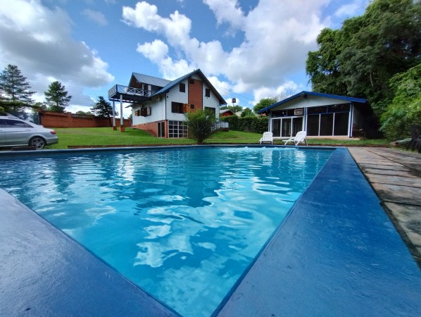 ¡Hermosa casa en venta! 2 Plantas + 3 Habitaciones + 2 Baños + Quincho + Piscina