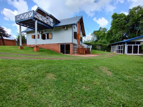 ¡Hermosa casa en venta! 2 Plantas + 3 Habitaciones + 2 Baños + Quincho + Piscina