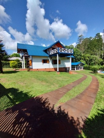 ¡Hermosa casa en venta! 2 Plantas + 3 Habitaciones + 2 Baños + Quincho + Piscina