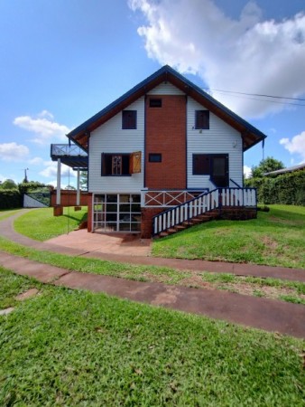 ¡Hermosa casa en venta! 2 Plantas + 3 Habitaciones + 2 Baños + Quincho + Piscina