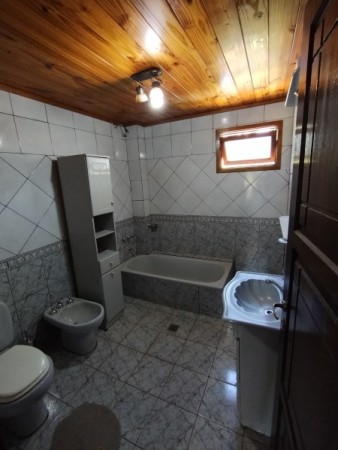 ¡Hermosa casa en venta! 2 Plantas + 3 Habitaciones + 2 Baños + Quincho + Piscina